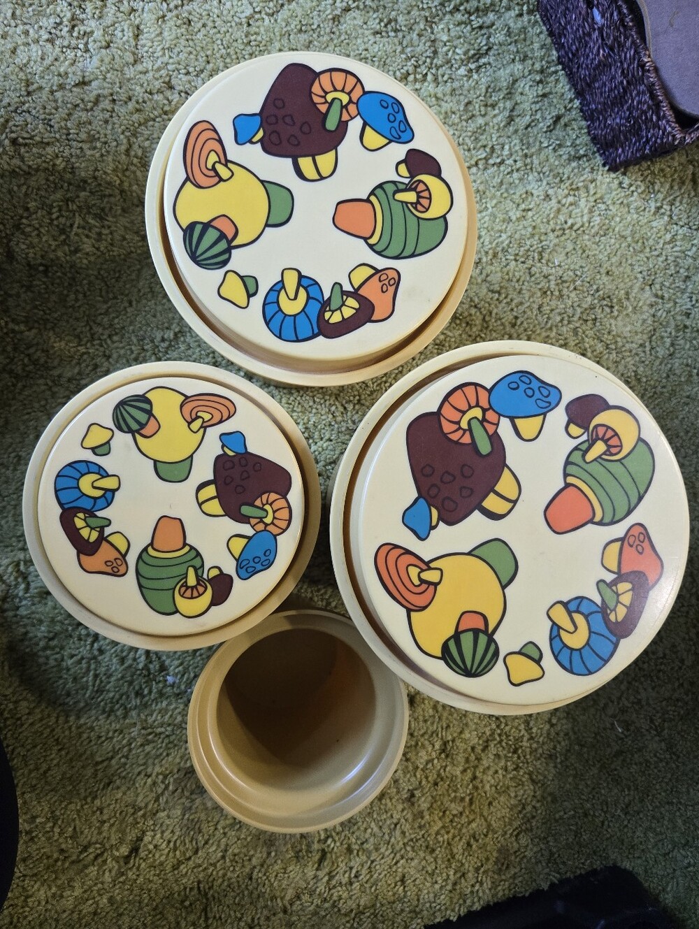 Vintage Rubbermaid Mushroom Set
